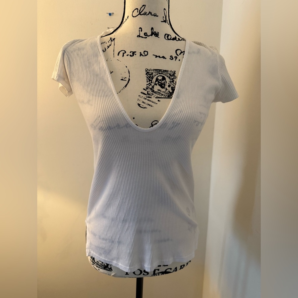 Free People White V-Neck Ribbed Women's Tee. NWT.